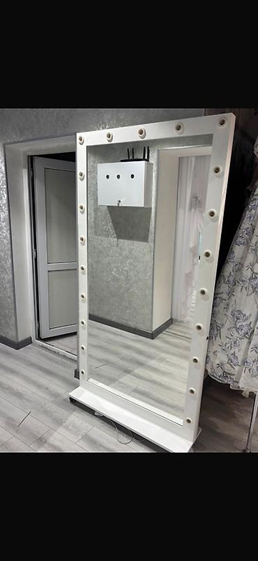guzgu tek: Güzgü Döşəmə üstü, Düzbucaqlı, Makiyaj üçün, Arxa işıqlı — 2