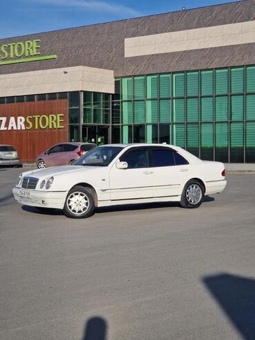 Mercedes-Benz: Mercedes-Benz E‑Class (W210) sedan - Rəng: ağ - Kuzov: 4 qapılı sedan — 8