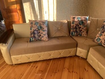 qida məhsullarının topdan satışı: Künc divan, Divan