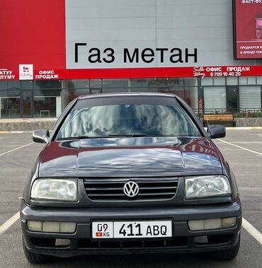 Volkswagen: Volkswagen Vento: 1992 г., 1.8 л, Механика, Газ, Седан