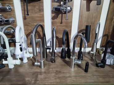 divar aboy: Mətbəx üçün kranlar – geniş seçim - Müxtəlif dizaynlar: xrom, mat