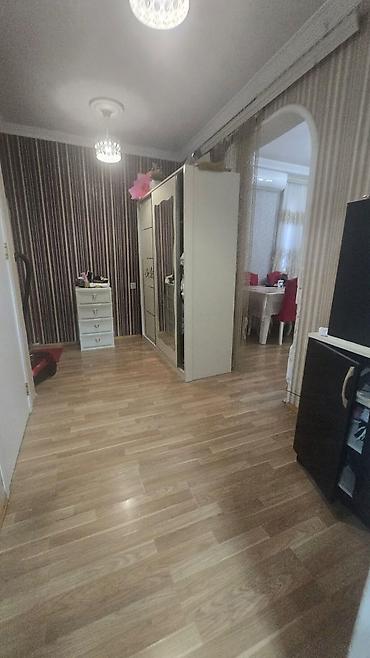 keşlə ev: Bakı, Keşlə qəs., 4 otaqlı, Köhnə tikili, m. Nəriman Nərimanov, 90 kv. m — 4