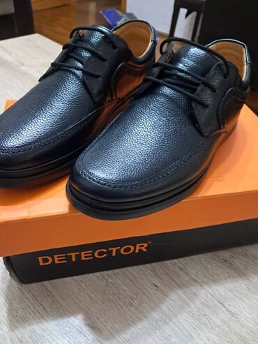 Ayaqqabılar: Trendyoldan səhv ölçü olaraq sifariş edilib, yenidir, geyinilməyib.Tam — 9