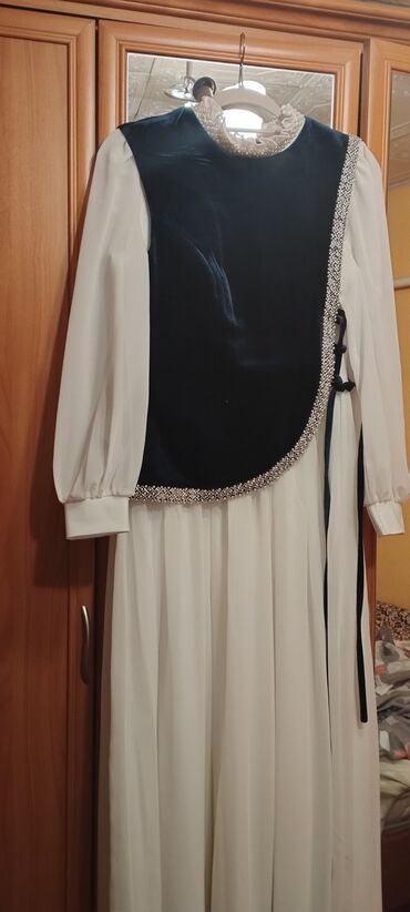 белый платье: Вечернее платье, Классическое, Длинная модель, Велюр, С рукавами, Камни, M (EU 38), L (EU 40)