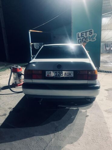 Volkswagen: Volkswagen Vento: 1992 г., 1.8 л, Механика, Бензин, Седан