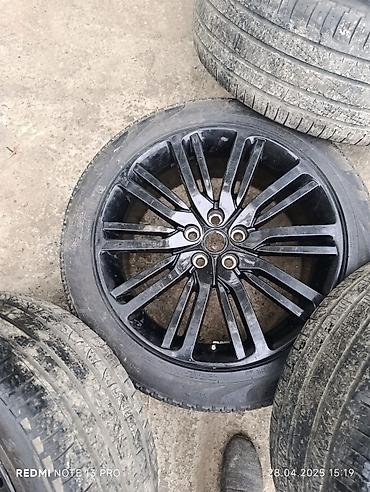 Disk təkərlər: 4 ədəd təkər-disk komplekti - Disklər: parlaq qara rəngdə, çoxşüalı — 4