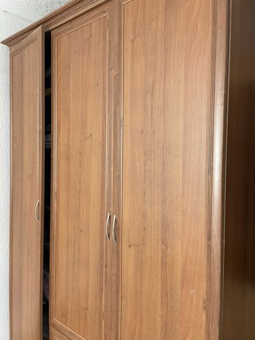 стульчик для новорожденных 3 в 1: Шкаф для одежды, Б/у, Прямой, ЛДСП