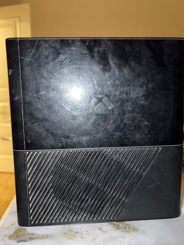 xbox 360 pult: Xbox 360E ideal vəziyyətdə. Heç bir problemi yoxdur. 250gb yaddaşdır