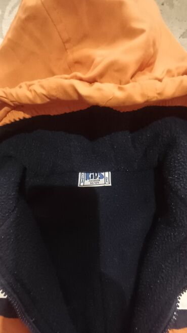 Верхняя одежда: Продаётся детские комбинезоны в отличном состоянии для ребёнка от — 7