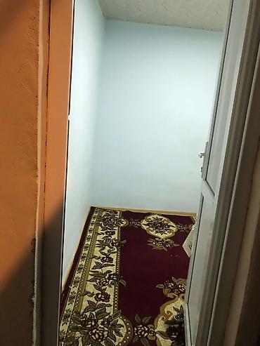 1 otaq kiraye: Kirayə üçün kiçik, səliqəli tək nəfərlik otaq. Xüsusiyyətlər: - Tək — 3