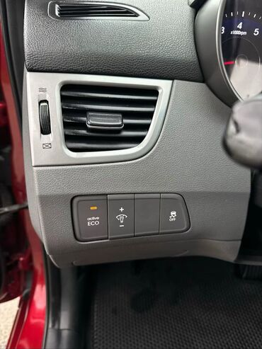 Hyundai: Hyundai Elantra: 1.8 l | 2016 il Sedan — 9