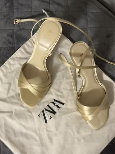 ZARA ženske sandale, broj 38. Elegantan model u bež/šampanj nijansi sa — 1