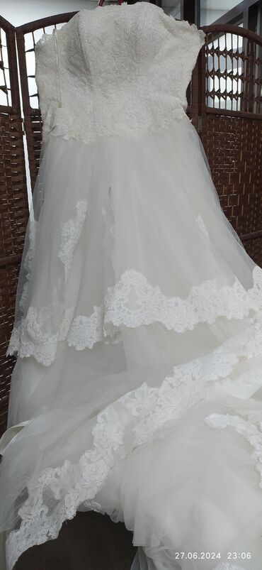 Свадебные платья: Свадебное платье с длинным шлейфом и фатой размер М -L, вживую