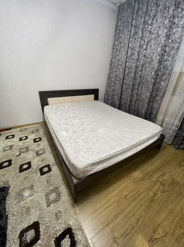 Двуспальные кровати: Двуспальная кровать, Б/у, С матрасом, ЛДСП, длина - 200 см