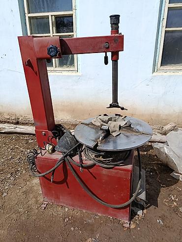 Шиномонтажное оборудование: Комплект оборудования для шиномонтажа: - Станок для монтажа/демонтажа — 9