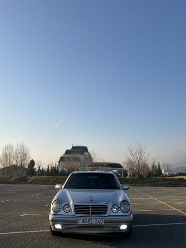 03 matoru: Mercedes-Benz E 240: 2.4 l | 1999 il Sedan