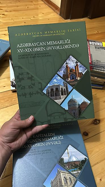 Digər: Memarlığa aid kitablar satılır. Yenidir, istifadə edilməyib. Üç dildə — 23