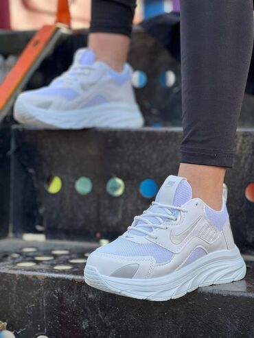 Women's Sneakers and athletic shoes: 36-40 3500 L — 9