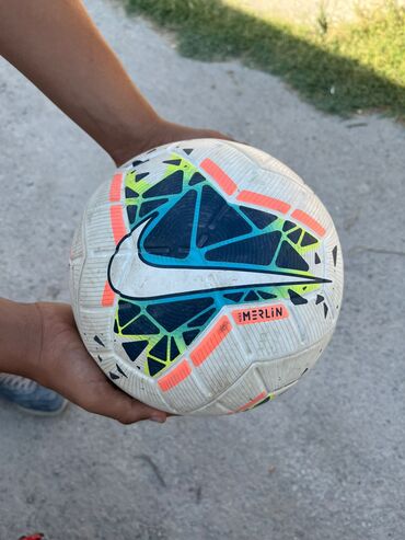 спортивный тренажер proven swat quality blackstep: Nike Merlin topu futbol oynamaq üçün nəzərdə tutulmuşdur. O, ağ