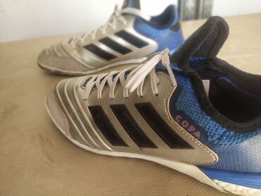 свадебные платья бишкек дордой: Футзалки Adidas Copa в серебристо-синей расцветке, предназначенные для