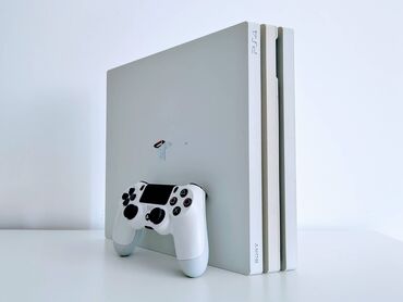 punjac za iphone xs: Sony Playstation 4 PRO  od 1Tb, puna instaliranih igrica. Bela sa