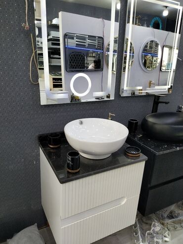 led lapalar: Mebel dəsti – hamam üçün lavabo və güzgü - Üstü qara mərmər naxışlı