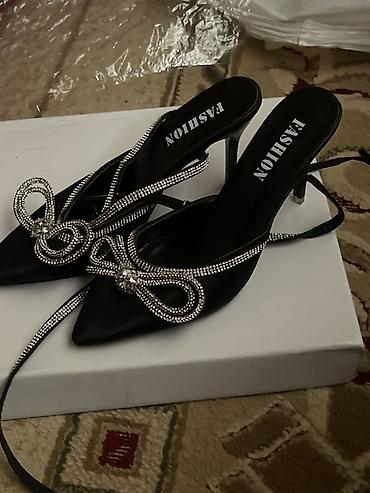 Босоножки, 36.5, 37, Fashion, Б/у, цвет - Черный, Самовывоз, Платная доставка at lalafo.kg Босоножки, 36.5, 37, Fashion, Б/у, цвет - Черный, Самовывоз, Платная доставка