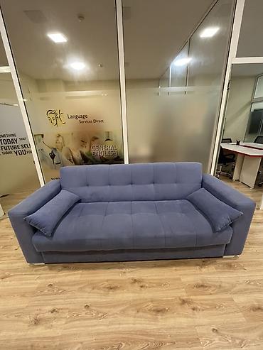 ofis divani: Divan-kitab tipli yumşaq mebel təqdim olunur. Model müasir üslubda — 4