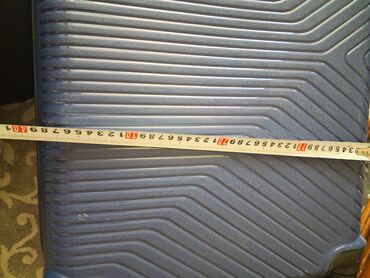 Çamadanlar: TƏZƏ D'S DAMAT brendinə məxsus tünd göy rəngli səyahət çamadanı. Bu — 9