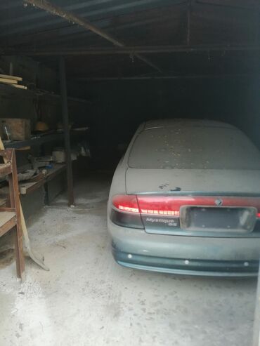 Qaraj satılır: Sumqayıt 10 mkr. Qaraj satilir hündürlüyü 2.10 Eni 4 metr uzunluğu 6 — 9