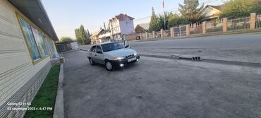 машына приора: Седан Daewoo Nexia (N100). Цвет серебристый, 4 двери. Основные