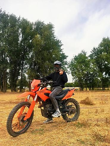 Эндуро-мотоцикл minsk X 250 в ярком оранжевом цвете. Подходит для at lalafo.kg Эндуро-мотоцикл minsk X 250 в ярком оранжевом цвете. Подходит для