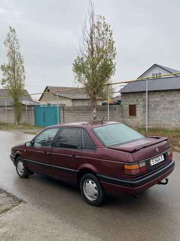 Volkswagen: Volkswagen Passat: 1993 г., 1.8 л, Механика, Бензин, Седан