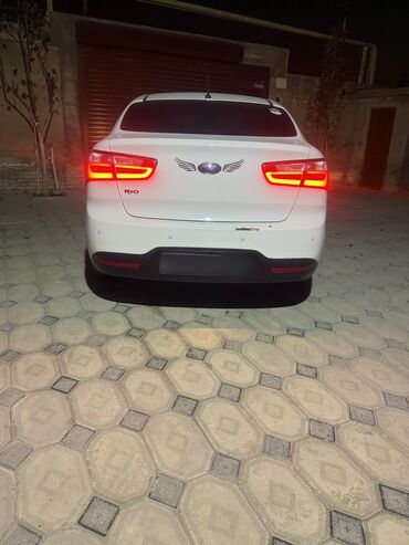 Kia: Kia Rio sedan - ağ rəng,4qpı,servizdir,bez krasqadır və bərəbər — 7