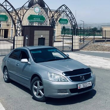 беларус мтз 82 1: Серебристый седан Honda Accord. Автомобиль оснащен пятиспицевыми