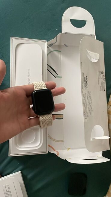 чехлы на poco x3: Смарт-часы Apple Watch с корпусом черного цвета и плетеным