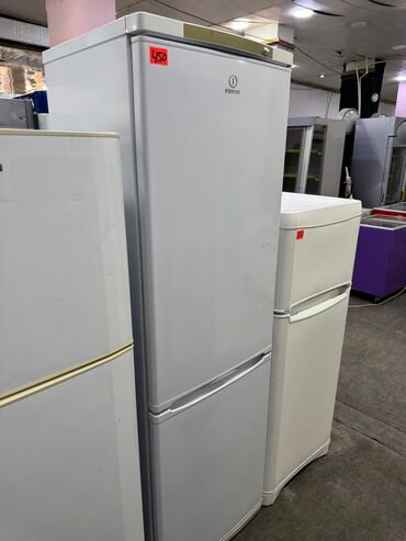 Paltaryuyan maşınlar: Indesit iki qapılı soyuducu - Rəng: ağ - Yuxarıda soyuducu bölmə