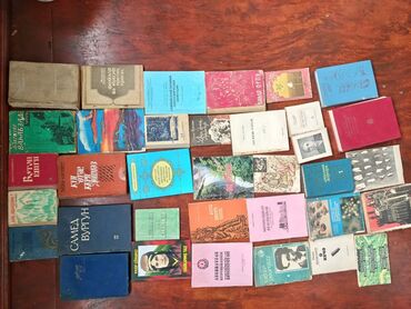 Digər kitablar və jurnallar: Müxtəlif mövzulu və dillərdə kitab dəsti. Dəstə bədii ədəbiyyat, elmi