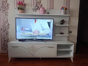 dukan ucun vitrin polkalar: İşlənmiş, Düz TV altlığı, Polkalı, Taxtalı, Malayziya — 1