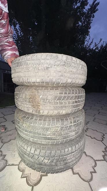 Комплект из 4 зимних шин без шипов. Брал масло пользовался месяц