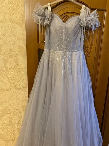 Toy paltarları: Toy nişan libası. M (38) ölçü. L razmerə də gedər (arxası iplə — 7