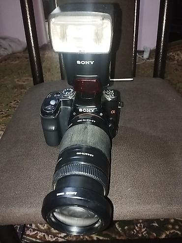 Фотоаппараты: Зеркальная камера Sony Alpha с внешней вспышкой и зум‑объективом — 3