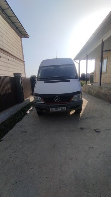 дом на колесо: Легкий грузовик, Mercedes-Benz