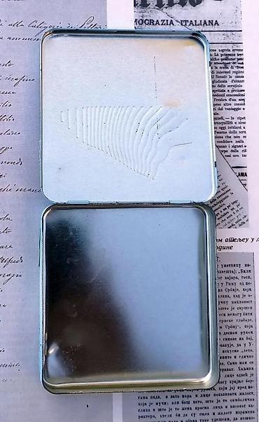 Upaljači i prateća oprema: MANITOU i CAMEL preklopna tabakera aluminijum. Cena za komad MANITOU — 10