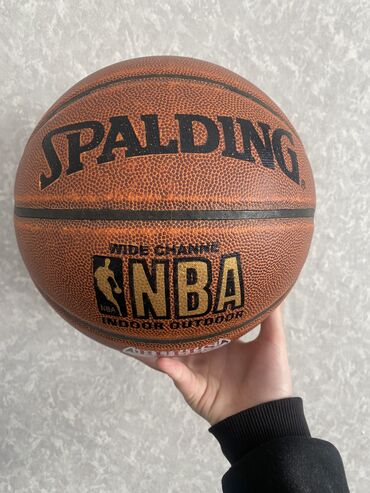 мяч для валейбола: Оригинальный мяч NBA покупал в Америки играл 1 соревнования,обменяю на