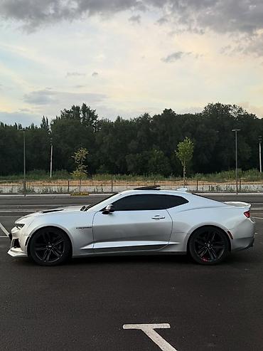 камаро: Комплект Chevrolet, 2018 г., цвет - Серебристый, Б/у — 4