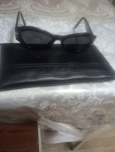 eynək qabı: Gün eynəyi, Dior