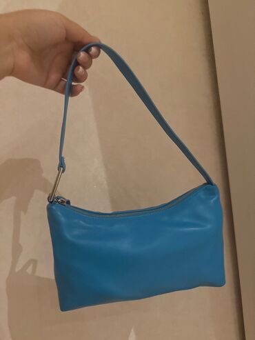Çantalar: Pull Bear-dan alınıb 40 Aznə,9 Aznə satılır