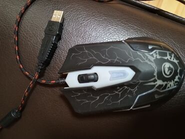 notebook klaviatura satisi: Rgb Mouse Scorpion 
təzədir klavyaturanın üstündə heddiye verilmişdi