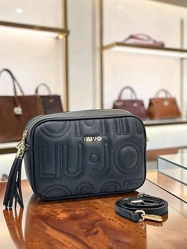 dekolte ili deholte: Liu Jo crossbody torba – model sa reljefnim monogramom - Kompaktna — 8